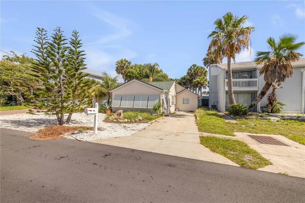 For Sale: $669,000 (3 beds, 2 baths, 1222 Square Feet)