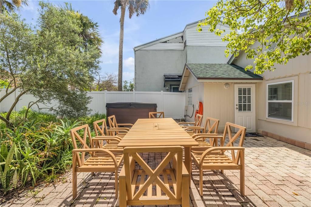 For Sale: $669,000 (3 beds, 2 baths, 1222 Square Feet)