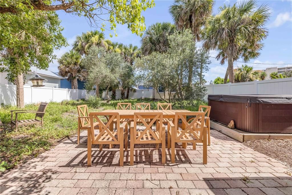 For Sale: $669,000 (3 beds, 2 baths, 1222 Square Feet)