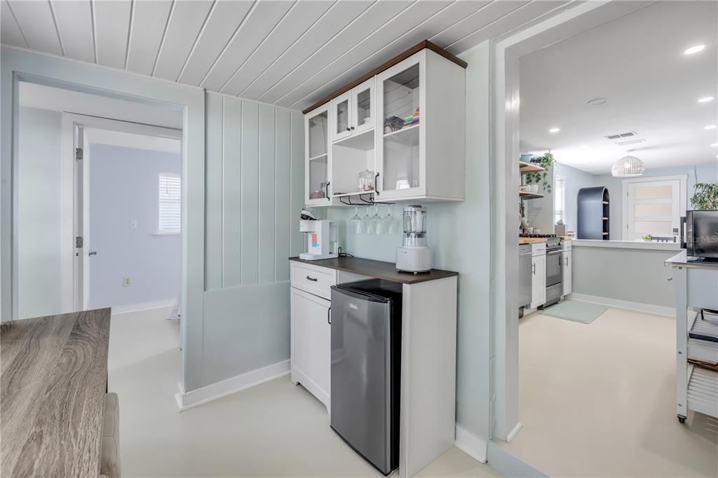 For Sale: $669,000 (3 beds, 2 baths, 1222 Square Feet)