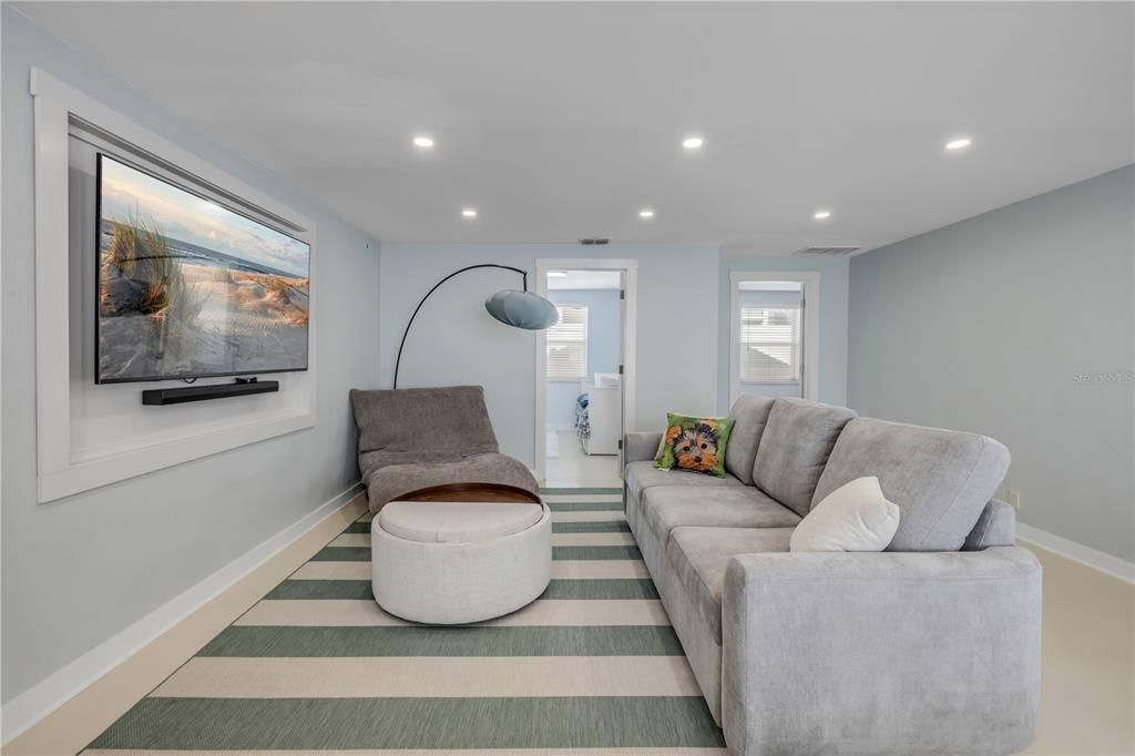 For Sale: $669,000 (3 beds, 2 baths, 1222 Square Feet)