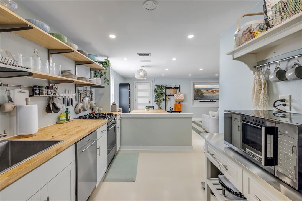 For Sale: $669,000 (3 beds, 2 baths, 1222 Square Feet)