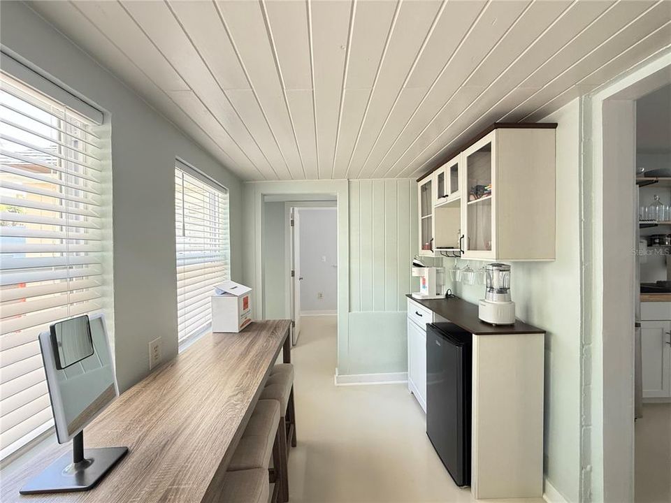 For Sale: $669,000 (3 beds, 2 baths, 1222 Square Feet)