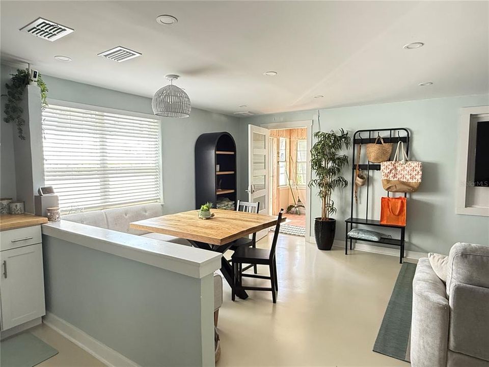For Sale: $669,000 (3 beds, 2 baths, 1222 Square Feet)