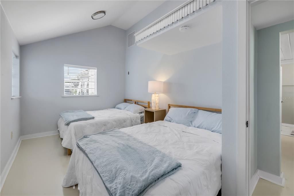 For Sale: $669,000 (3 beds, 2 baths, 1222 Square Feet)