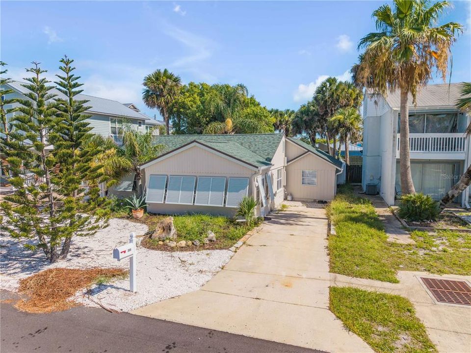 For Sale: $669,000 (3 beds, 2 baths, 1222 Square Feet)