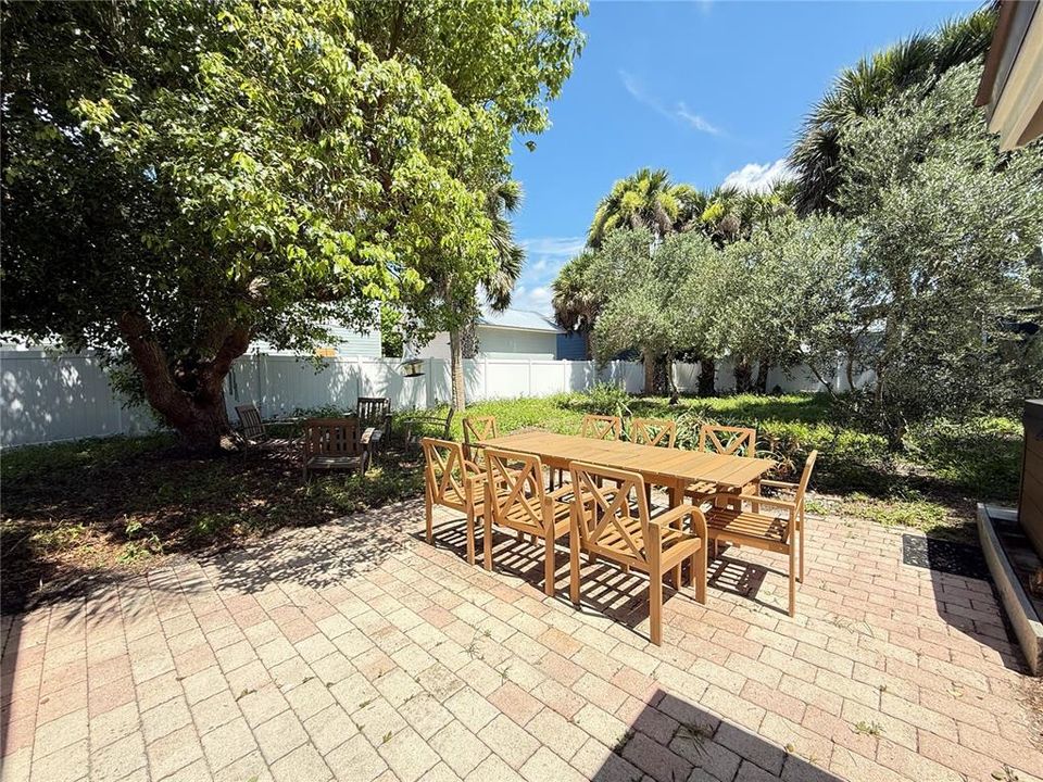 For Sale: $669,000 (3 beds, 2 baths, 1222 Square Feet)