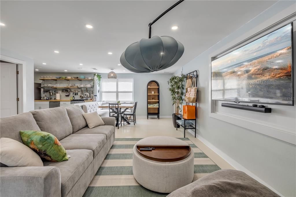 For Sale: $669,000 (3 beds, 2 baths, 1222 Square Feet)
