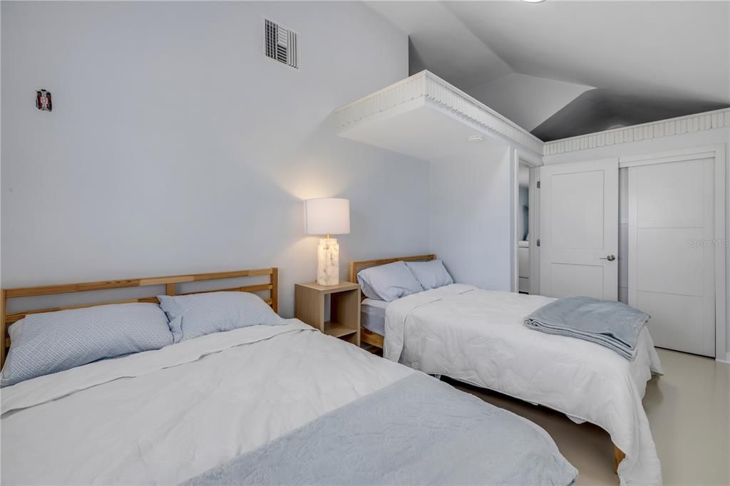 For Sale: $669,000 (3 beds, 2 baths, 1222 Square Feet)