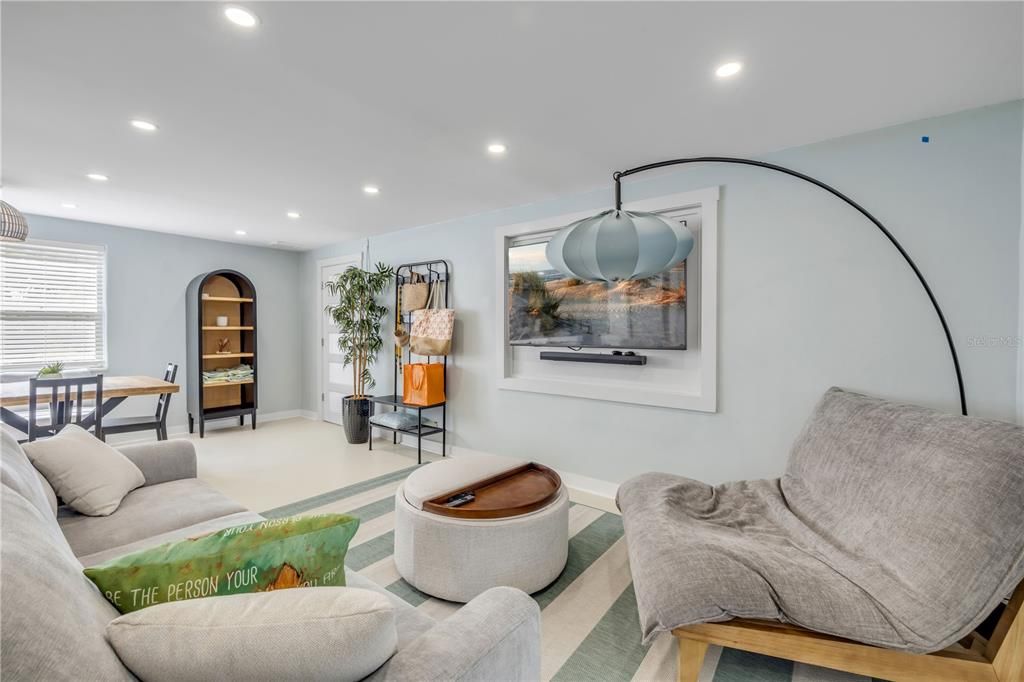 For Sale: $669,000 (3 beds, 2 baths, 1222 Square Feet)