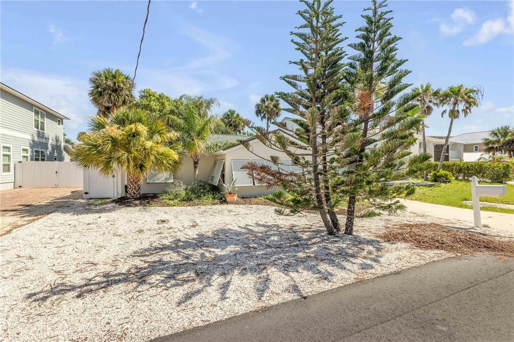 For Sale: $669,000 (3 beds, 2 baths, 1222 Square Feet)