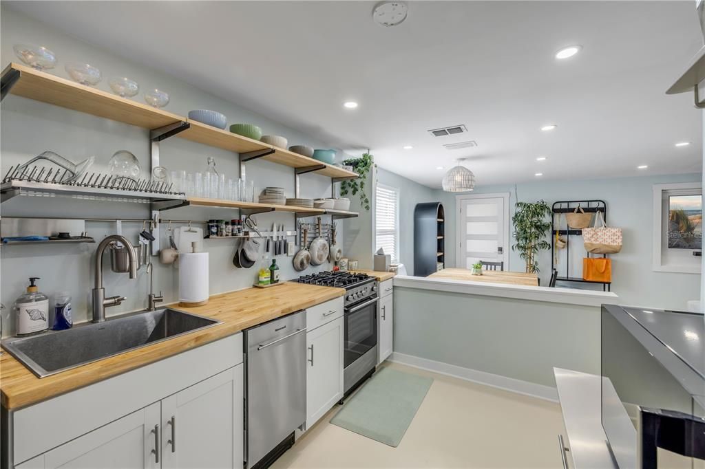 For Sale: $669,000 (3 beds, 2 baths, 1222 Square Feet)