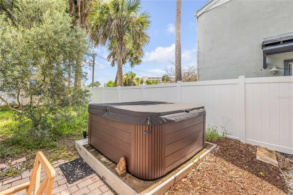 For Sale: $669,000 (3 beds, 2 baths, 1222 Square Feet)