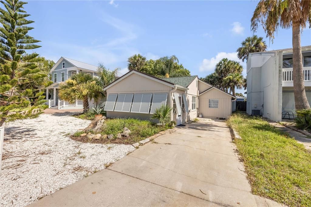 For Sale: $669,000 (3 beds, 2 baths, 1222 Square Feet)