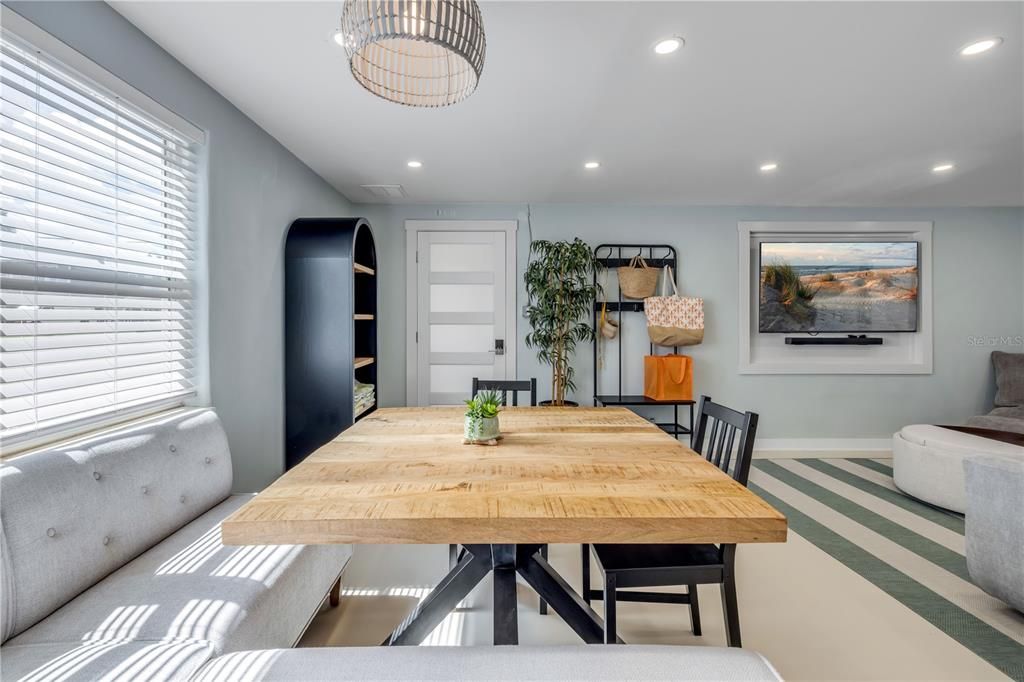 For Sale: $669,000 (3 beds, 2 baths, 1222 Square Feet)