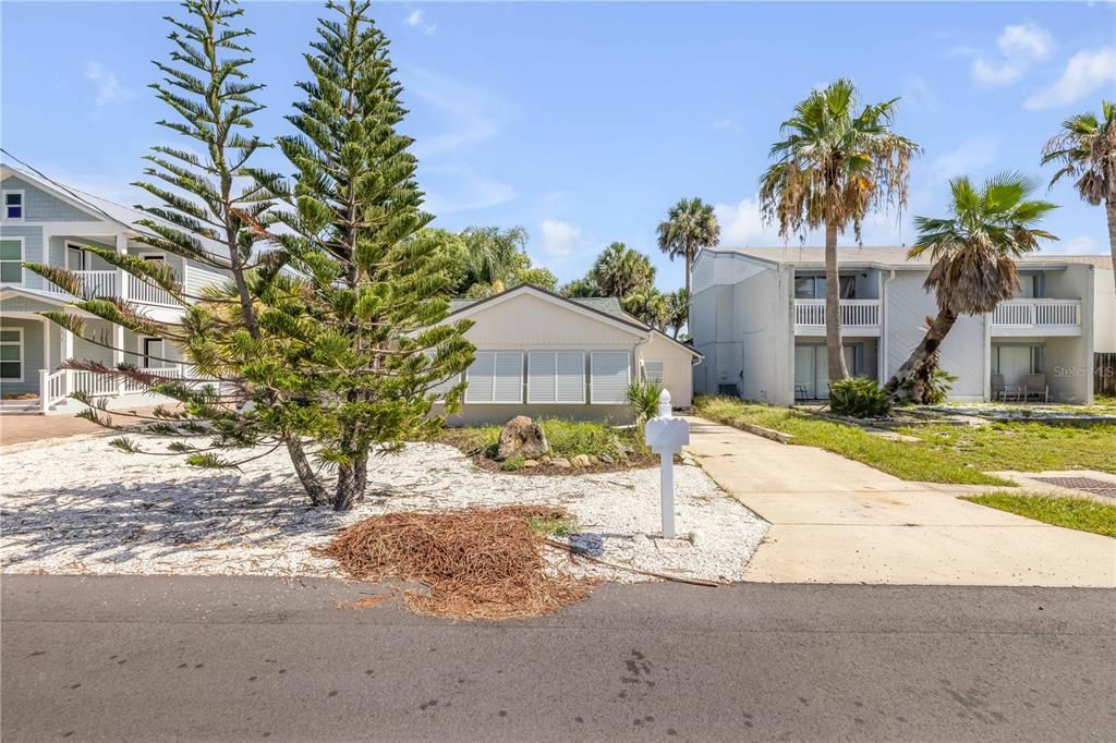 For Sale: $669,000 (3 beds, 2 baths, 1222 Square Feet)