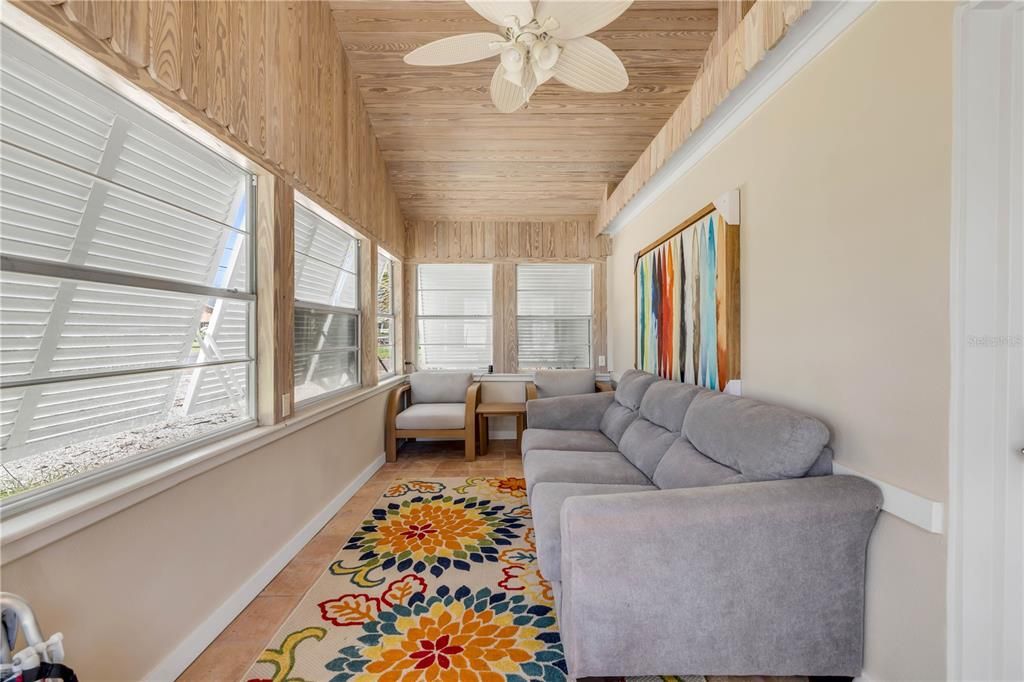 For Sale: $669,000 (3 beds, 2 baths, 1222 Square Feet)