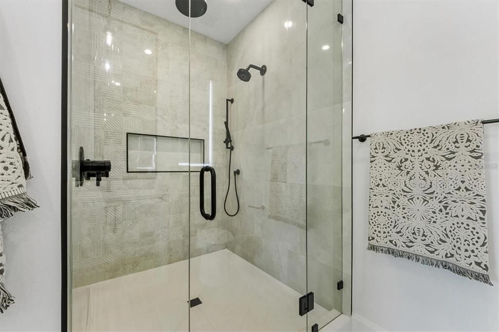 For Sale: $3,295,000 (4 beds, 4 baths, 2020 Square Feet)