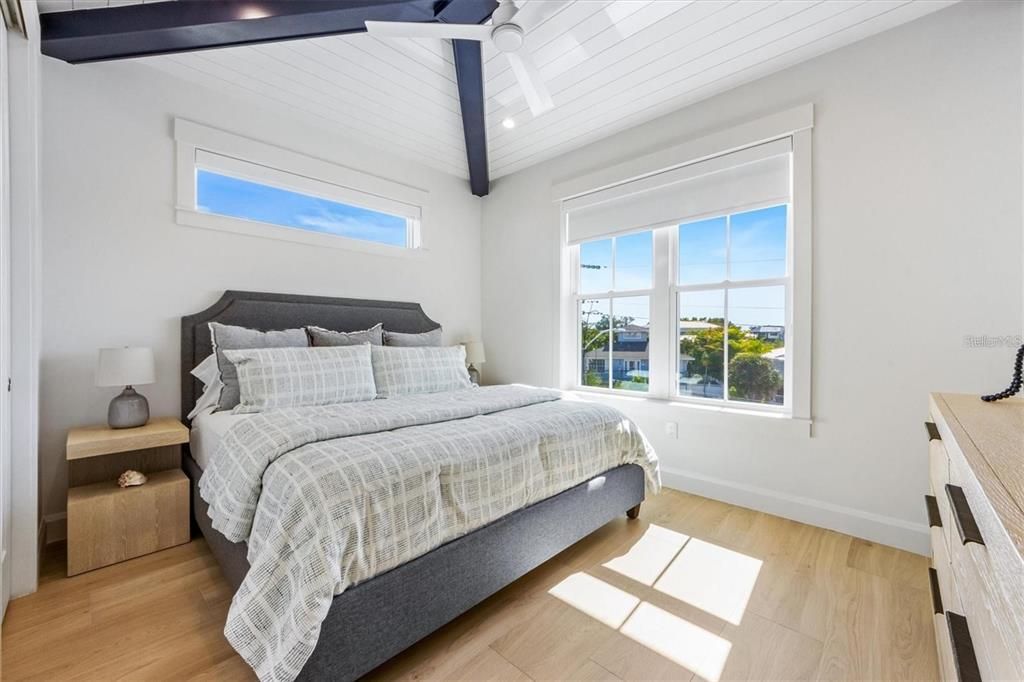 For Sale: $3,295,000 (4 beds, 4 baths, 2020 Square Feet)