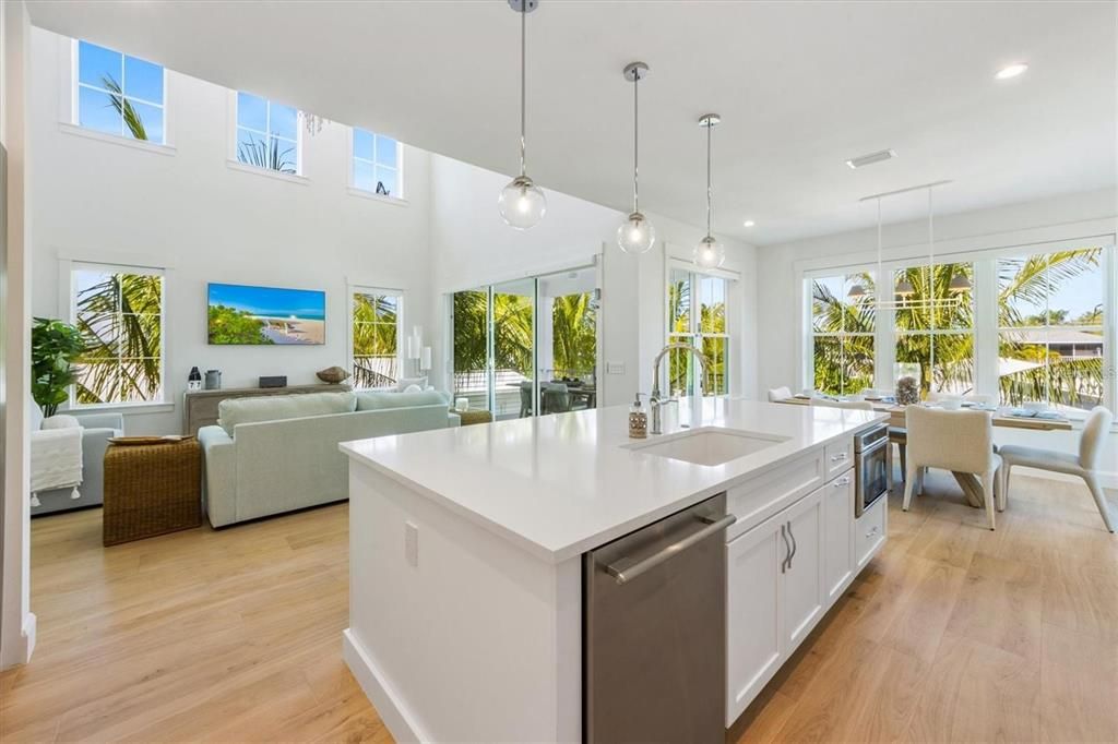 For Sale: $3,295,000 (4 beds, 4 baths, 2020 Square Feet)