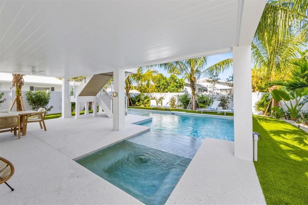 For Sale: $3,295,000 (4 beds, 4 baths, 2020 Square Feet)