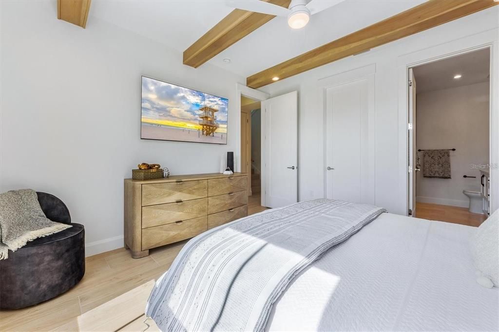 For Sale: $3,295,000 (4 beds, 4 baths, 2020 Square Feet)