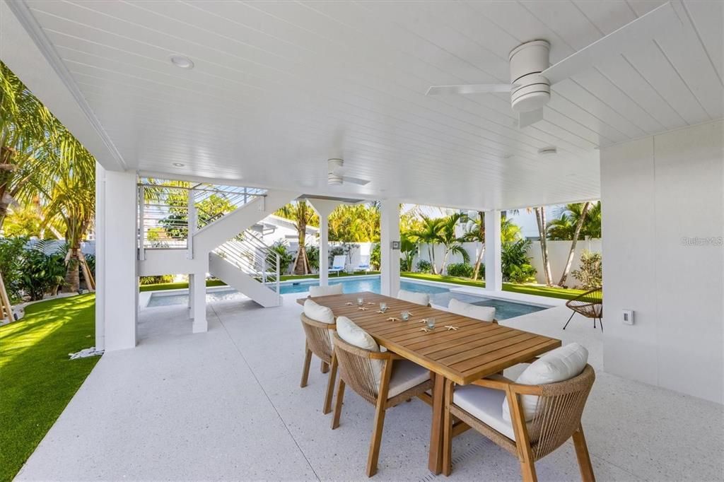 For Sale: $3,295,000 (4 beds, 4 baths, 2020 Square Feet)