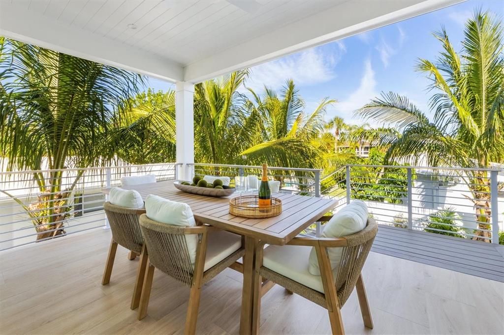 For Sale: $3,295,000 (4 beds, 4 baths, 2020 Square Feet)