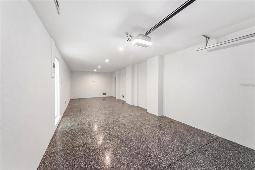 For Sale: $3,295,000 (4 beds, 4 baths, 2020 Square Feet)