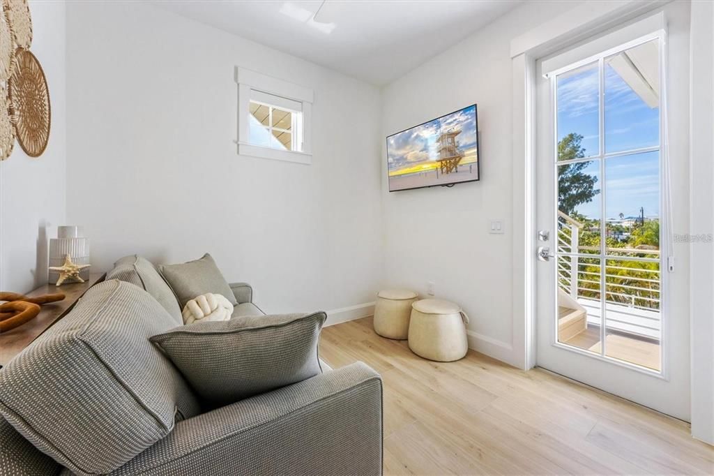 For Sale: $3,295,000 (4 beds, 4 baths, 2020 Square Feet)