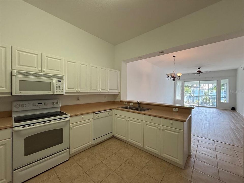 Active With Contract: $1,795 (3 beds, 2 baths, 1831 Square Feet)