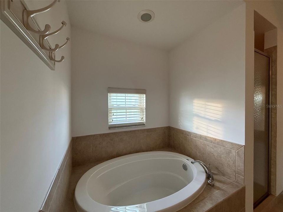 Active With Contract: $1,795 (3 beds, 2 baths, 1831 Square Feet)