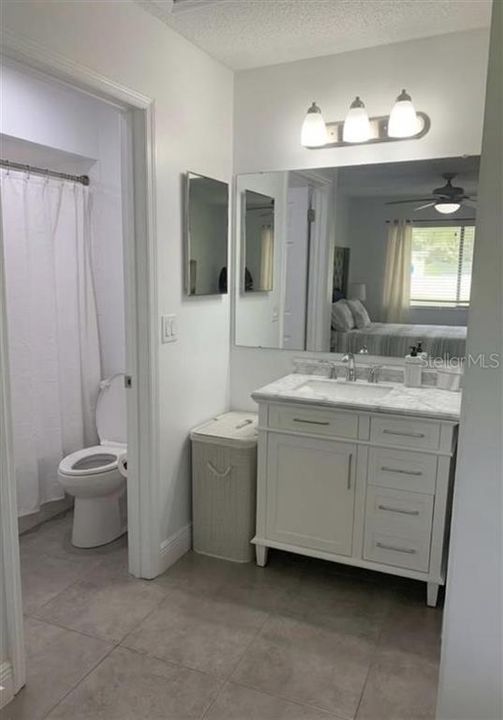 For Sale: $189,000 (2 beds, 2 baths, 921 Square Feet)