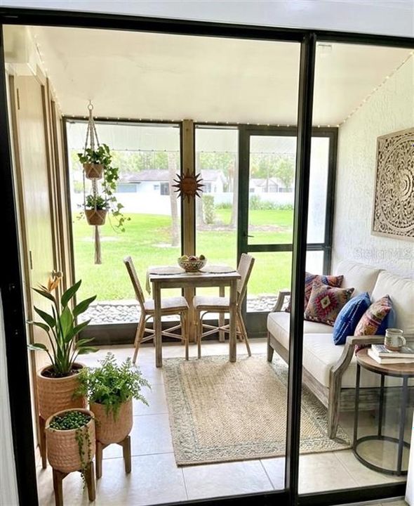 For Sale: $189,000 (2 beds, 2 baths, 921 Square Feet)