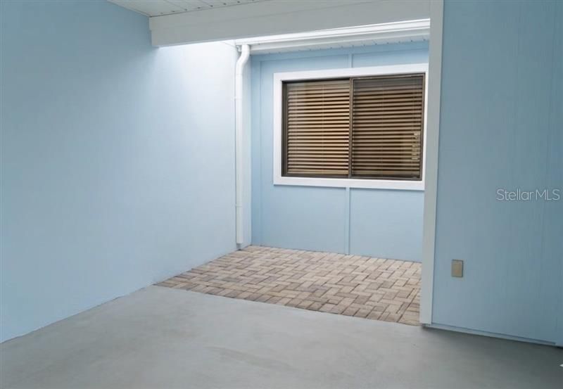 For Sale: $189,000 (2 beds, 2 baths, 921 Square Feet)