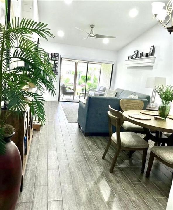 For Sale: $189,000 (2 beds, 2 baths, 921 Square Feet)