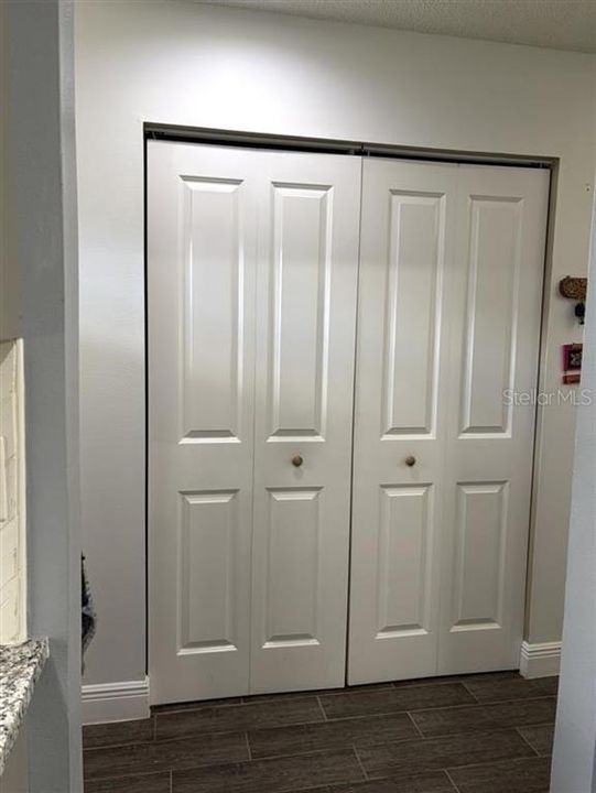 For Sale: $189,000 (2 beds, 2 baths, 921 Square Feet)