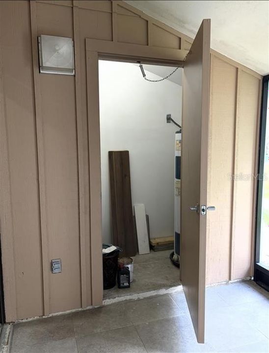For Sale: $189,000 (2 beds, 2 baths, 921 Square Feet)