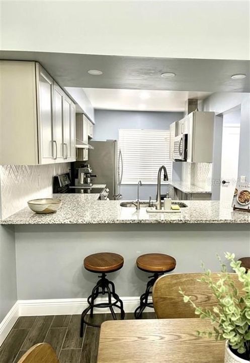 For Sale: $189,000 (2 beds, 2 baths, 921 Square Feet)