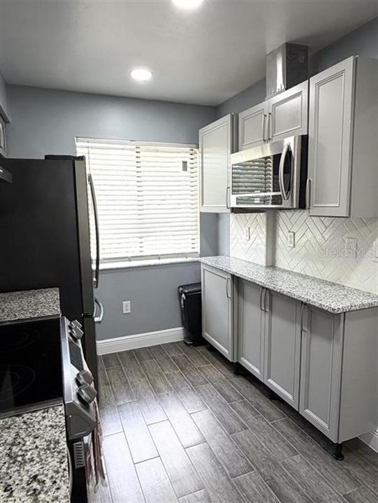 For Sale: $189,000 (2 beds, 2 baths, 921 Square Feet)