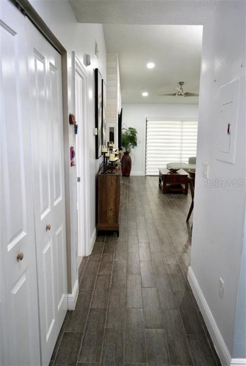 For Sale: $189,000 (2 beds, 2 baths, 921 Square Feet)