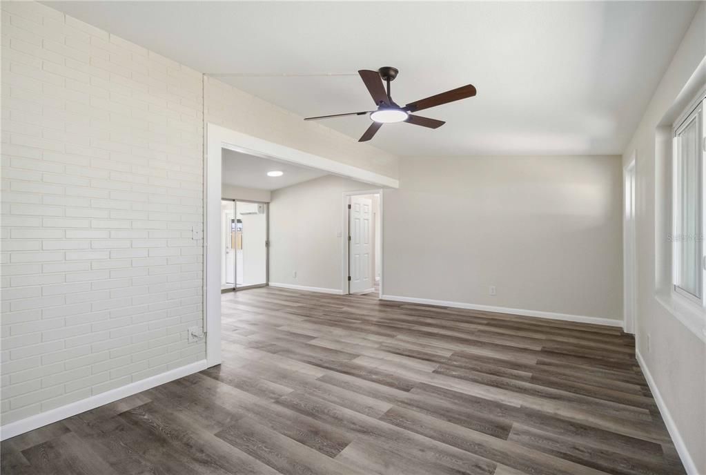 For Sale: $335,000 (3 beds, 2 baths, 1408 Square Feet)
