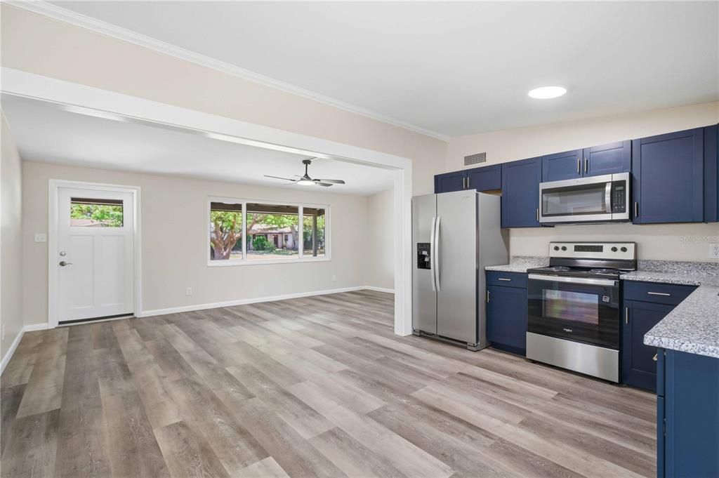 For Sale: $335,000 (3 beds, 2 baths, 1408 Square Feet)