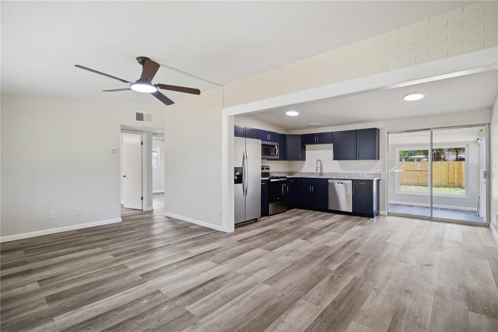 For Sale: $335,000 (3 beds, 2 baths, 1408 Square Feet)