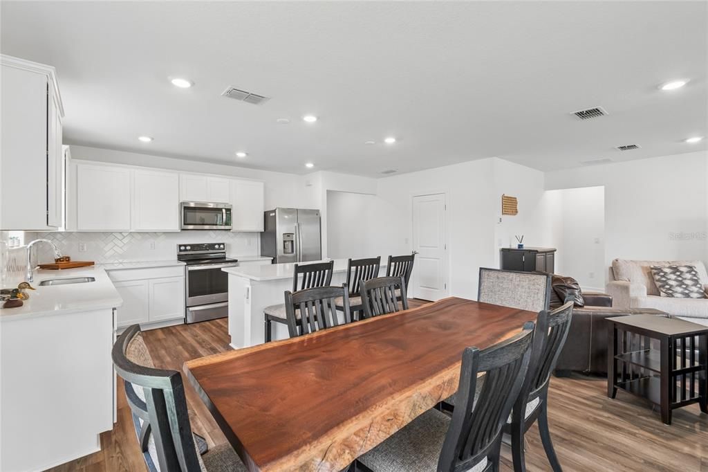 For Sale: $415,000 (4 beds, 2 baths, 1844 Square Feet)