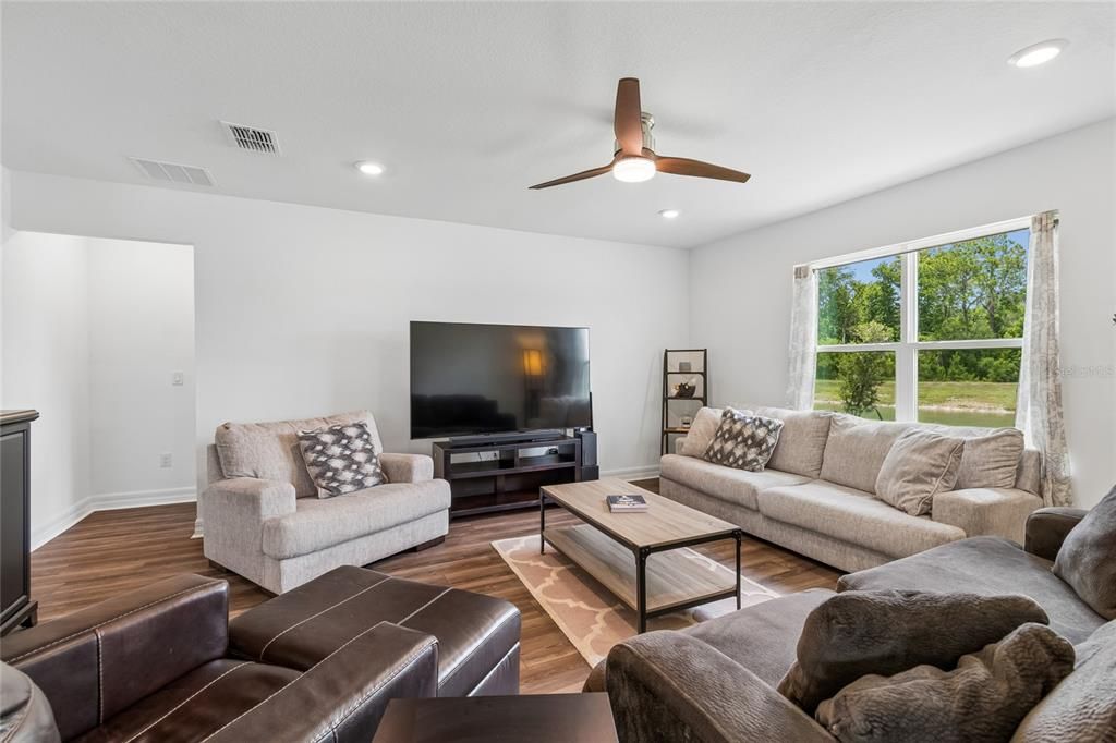 For Sale: $415,000 (4 beds, 2 baths, 1844 Square Feet)