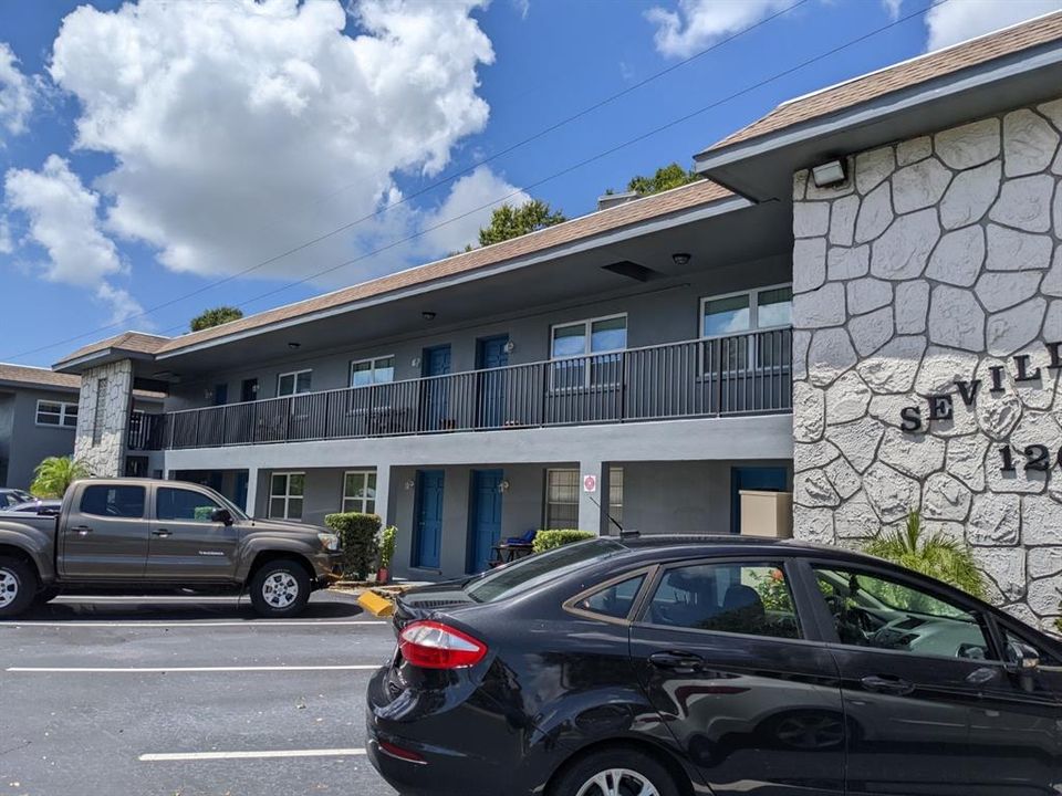 For Rent: $1,250 (1 beds, 1 baths, 725 Square Feet)