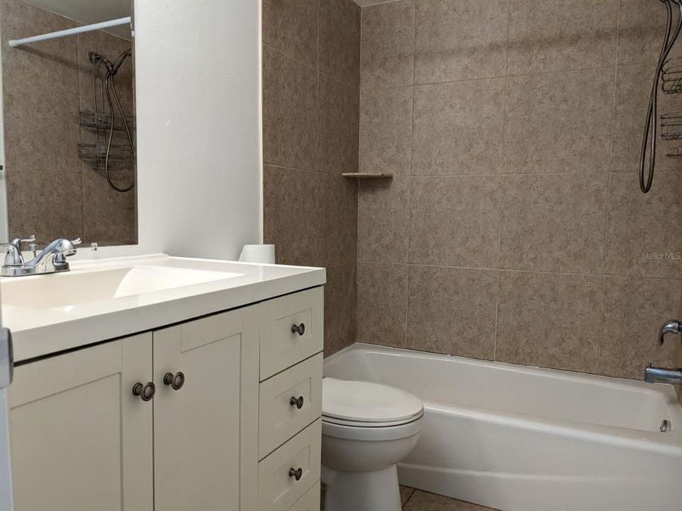 For Rent: $1,250 (1 beds, 1 baths, 725 Square Feet)