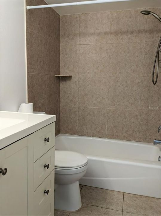 For Rent: $1,250 (1 beds, 1 baths, 725 Square Feet)