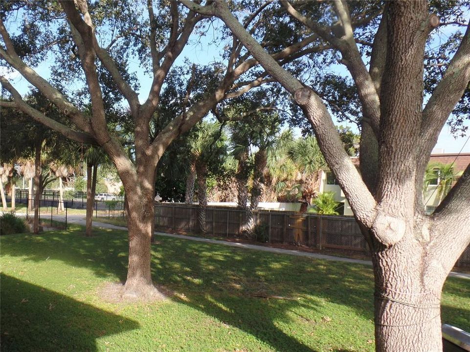 For Rent: $1,250 (1 beds, 1 baths, 725 Square Feet)
